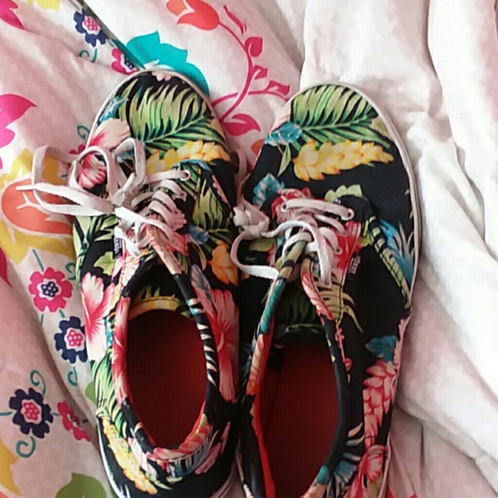 Tennis Shoes